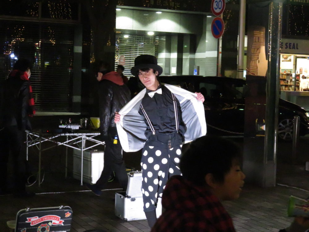 青葉イベント広場の大道芸人