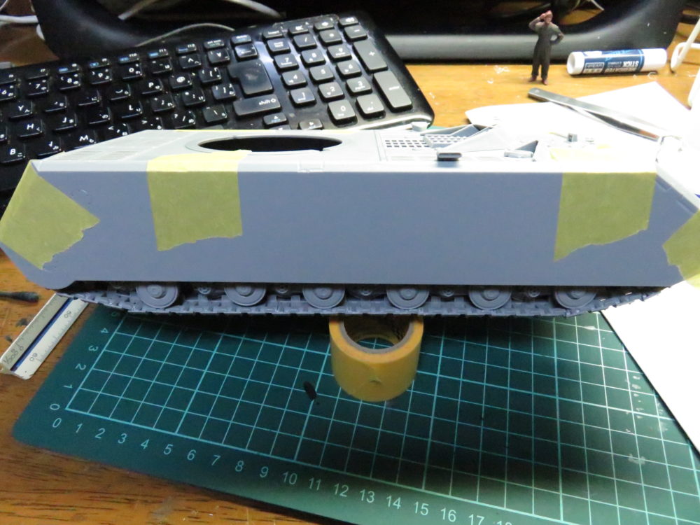 超重戦車マウス　車体の結合　側面装甲板の仮組み