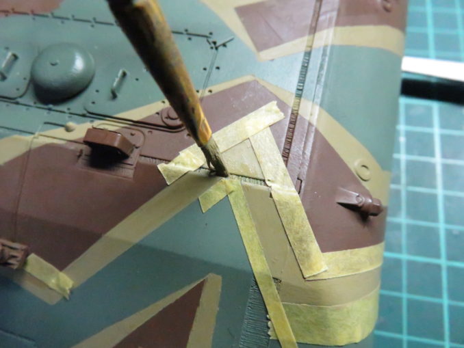 E-100 対空戦車　ストライプ迷彩（ダークイエロー）　車体正面の塗装3