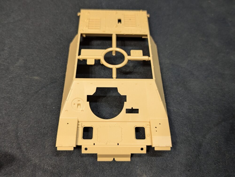 タミヤ 4号駆逐戦車/70（V）　車体上部パーツ2