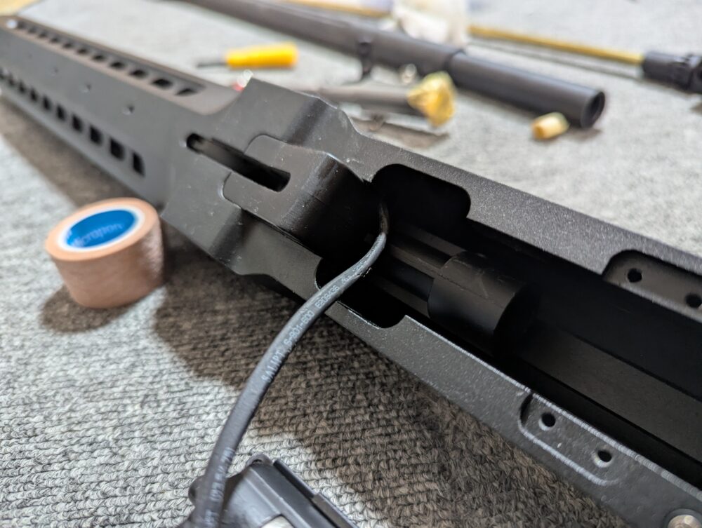 Snow Wolf バレットM98B　メカボックスの取り外し２