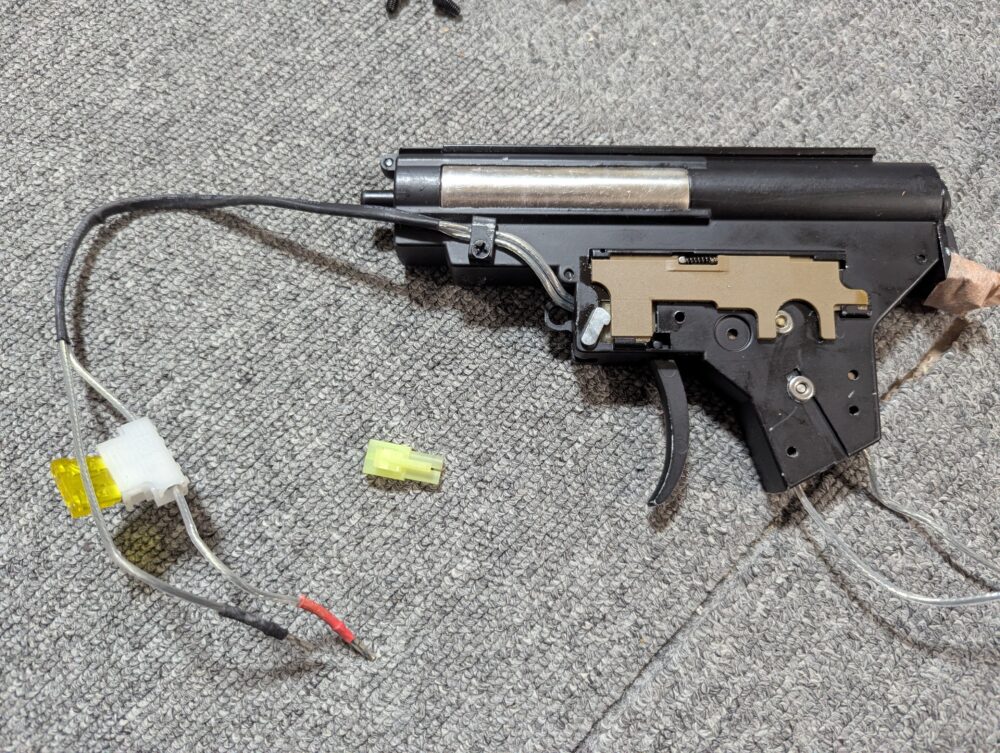 Snow Wolf バレットM98B　メカボックスの取り外し５