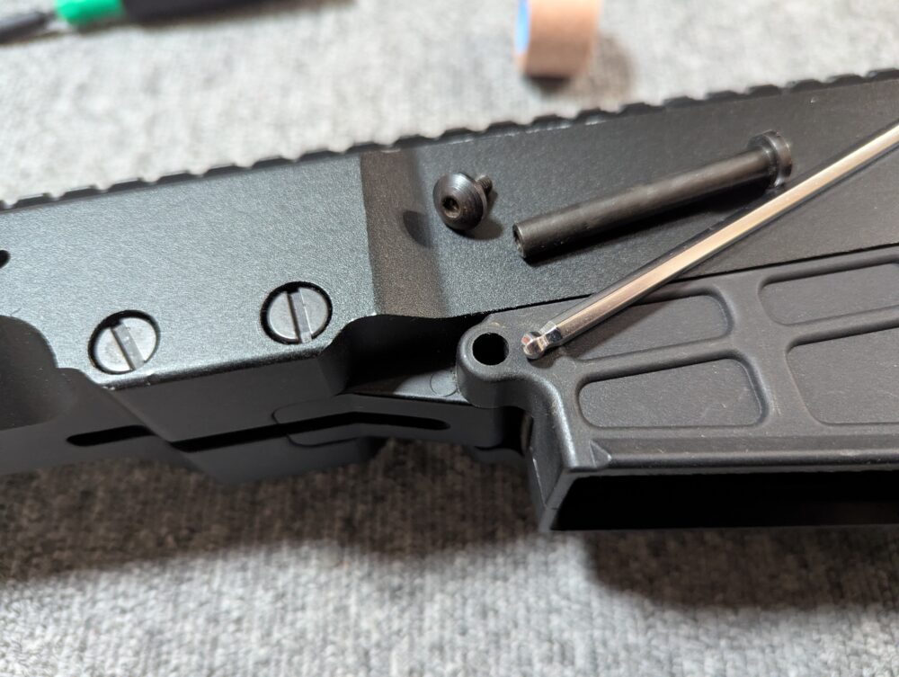 Snow Wolf バレットM98B レシーバーピンを外す