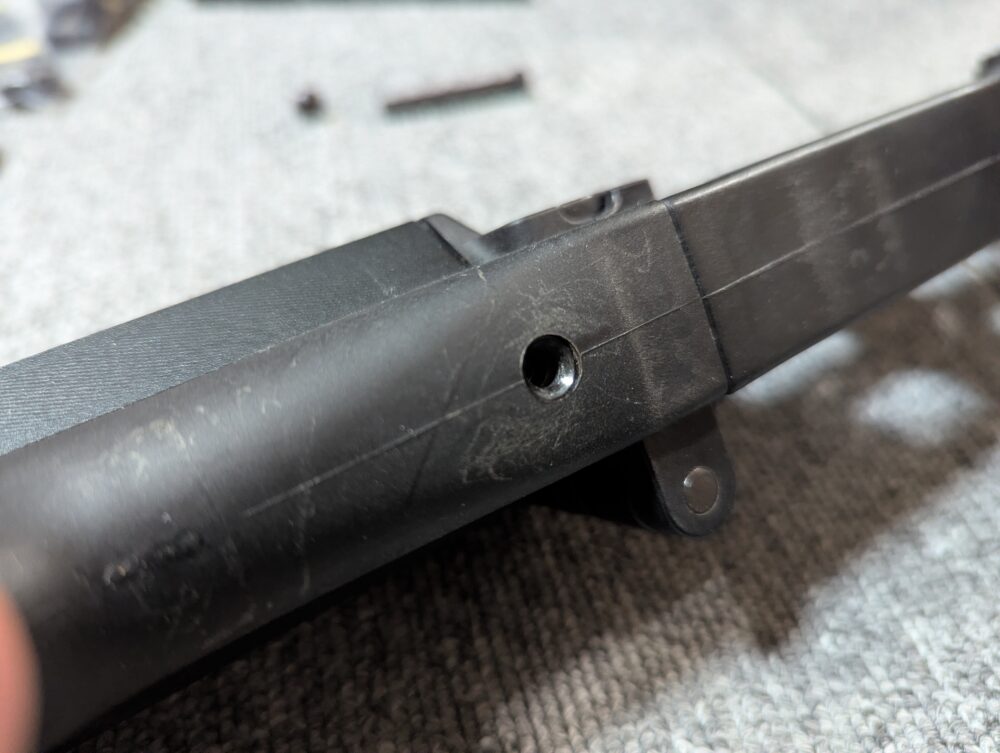 Snow Wolf バレットM98B レシーバーピンを外す２