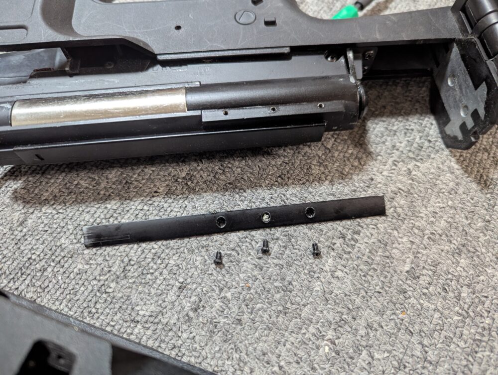 Snow Wolf バレットM98B ダミーボルトカバーの取り外し